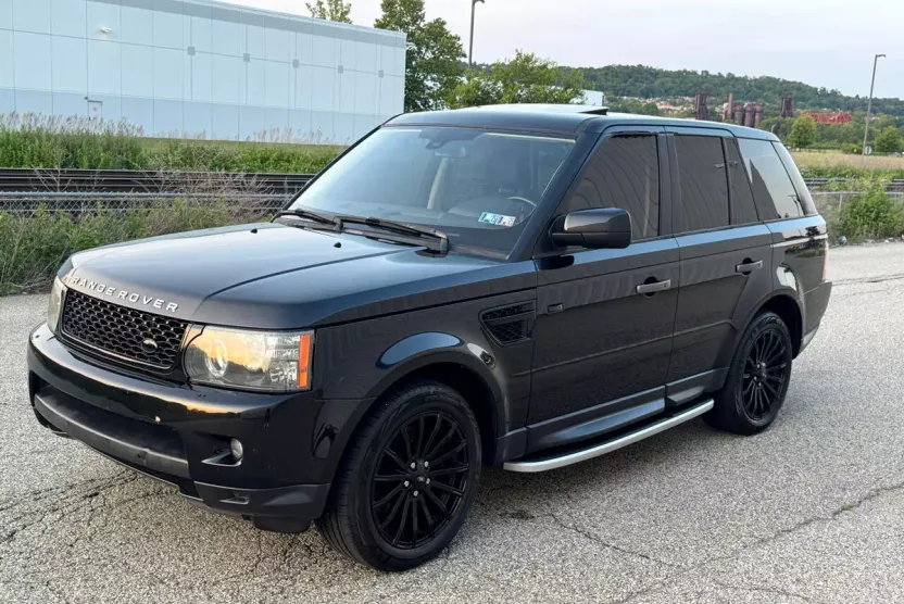 2011 Land Rover Range Rover Sport HSE photo 1