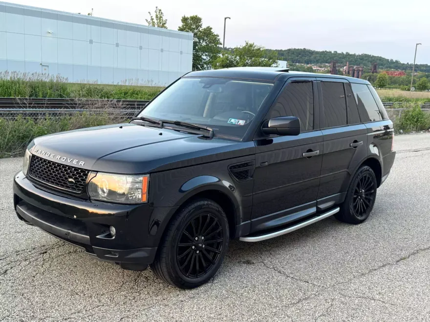 2011 Land Rover Range Rover Sport HSE photo 1