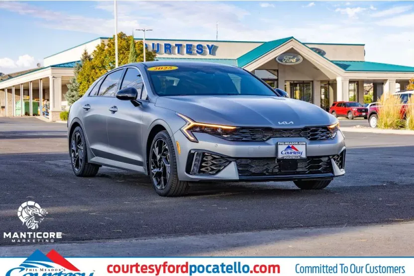 2025 Kia K5 GT-Line photo 1