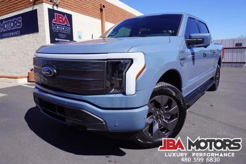 2023 Ford F-150 Lightning Lariat photo 1