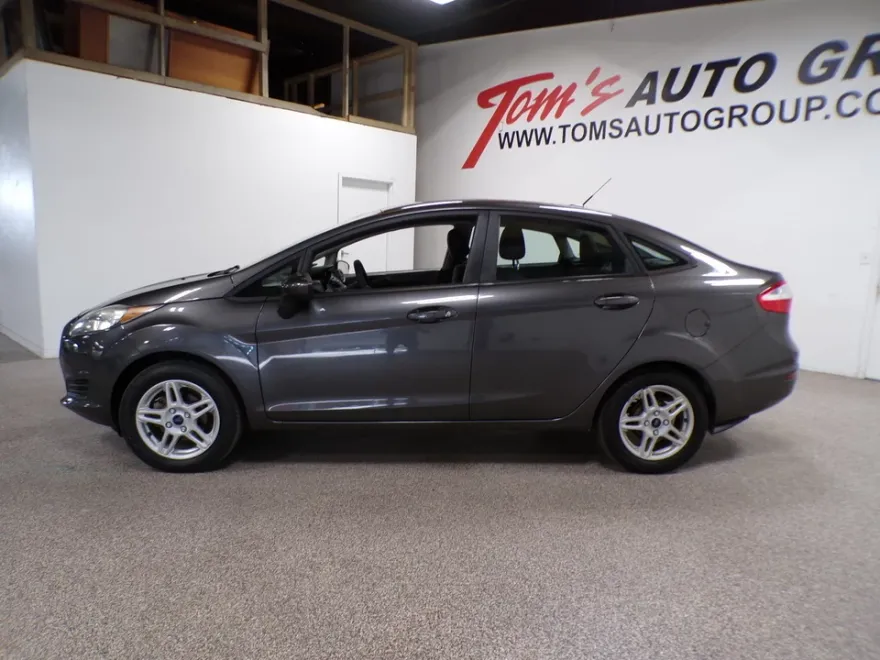 2017 Ford Fiesta SE photo 1