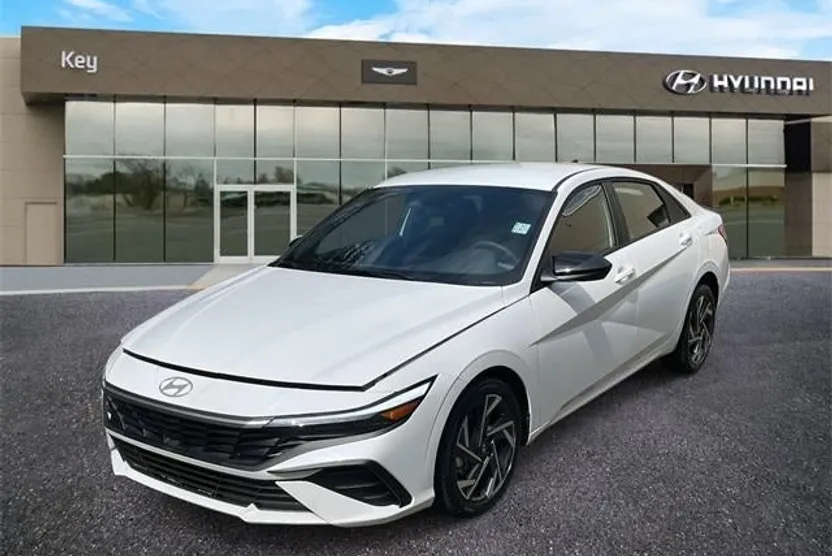2025 Hyundai Elantra SEL Sport photo 1