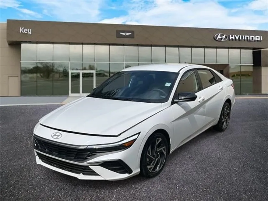 2025 Hyundai Elantra SEL Sport photo 1