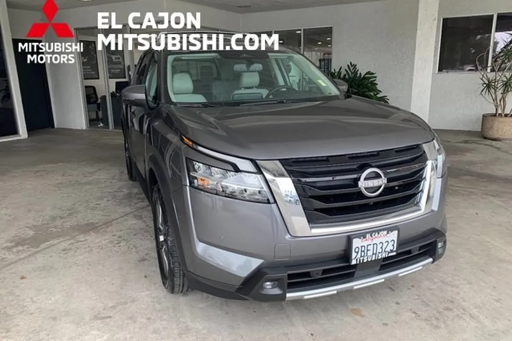 2022 Nissan Pathfinder SL photo 1