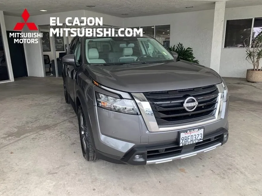 2022 Nissan Pathfinder SL photo 1