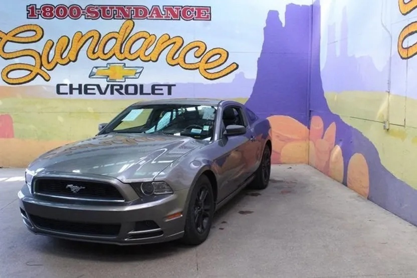 2014 Ford Mustang V6 Premium photo 1