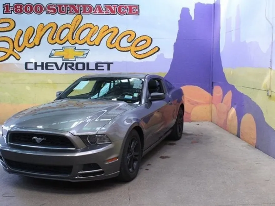 2014 Ford Mustang V6 Premium photo 1