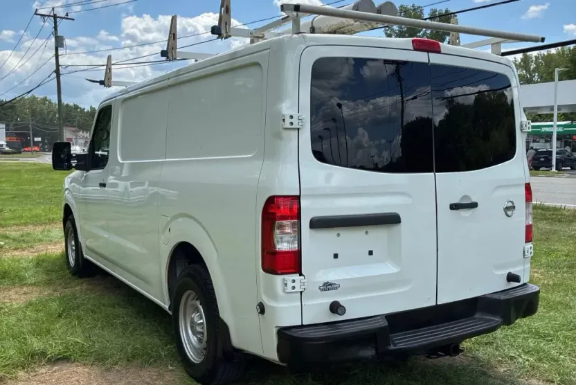 2017 Nissan NV3500 HD Cargo S photo 1
