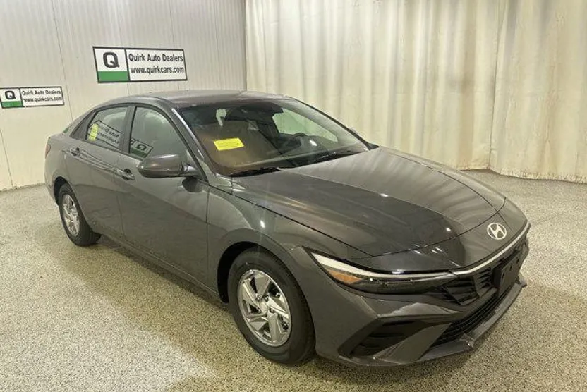 2025 Hyundai Elantra SE photo 1
