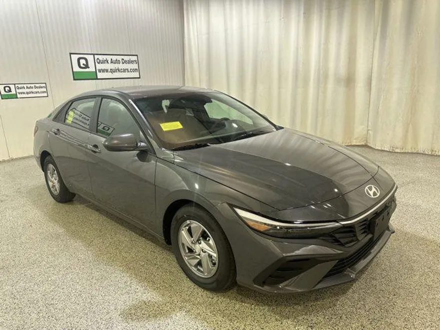 2025 Hyundai Elantra SE photo 1