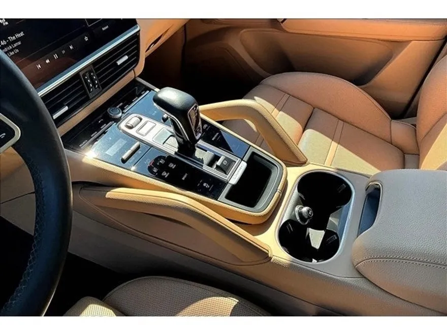2023 Porsche Cayenne Platinum Edition photo 44