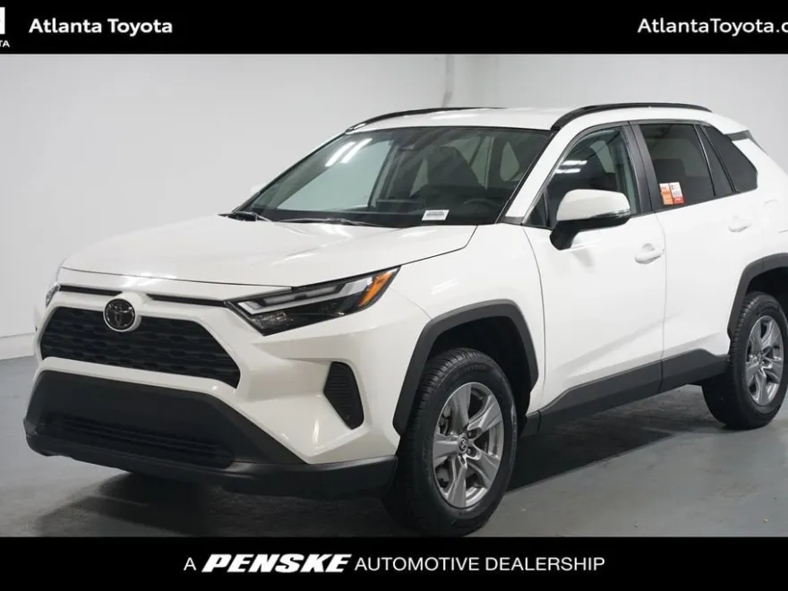 2024 Toyota RAV4 XLE photo 1