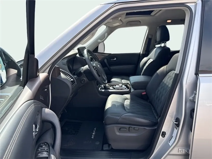 2024 Nissan Armada Platinum photo 1
