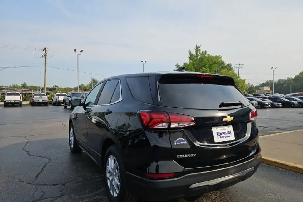 2023 Chevrolet Equinox LT photo 1