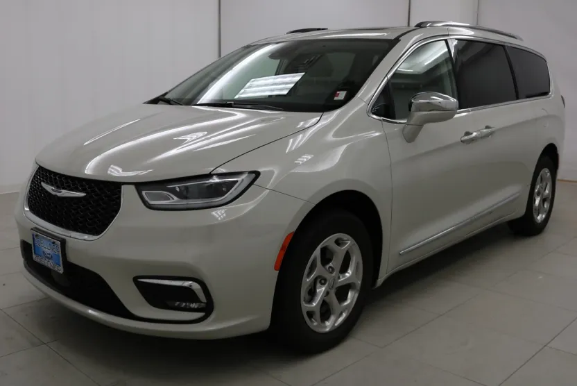 2021 Chrysler Pacifica Limited photo 1