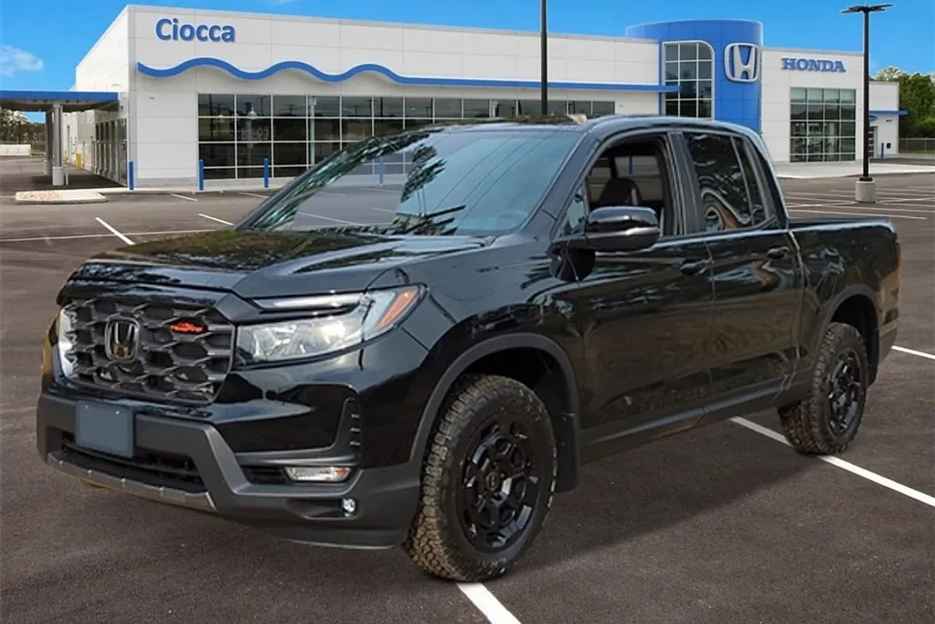 2025 Honda Ridgeline TrailSport photo 1