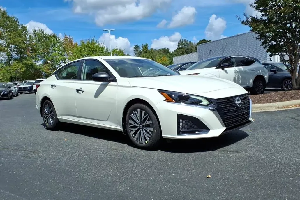 2025 Nissan Altima SV photo 1
