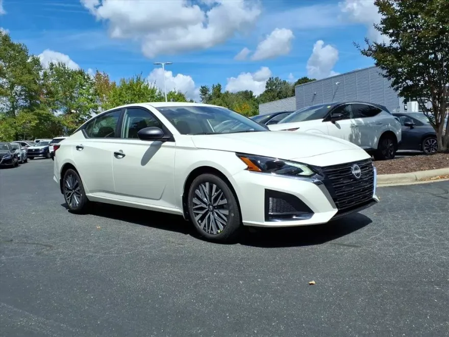 2025 Nissan Altima SV photo 1