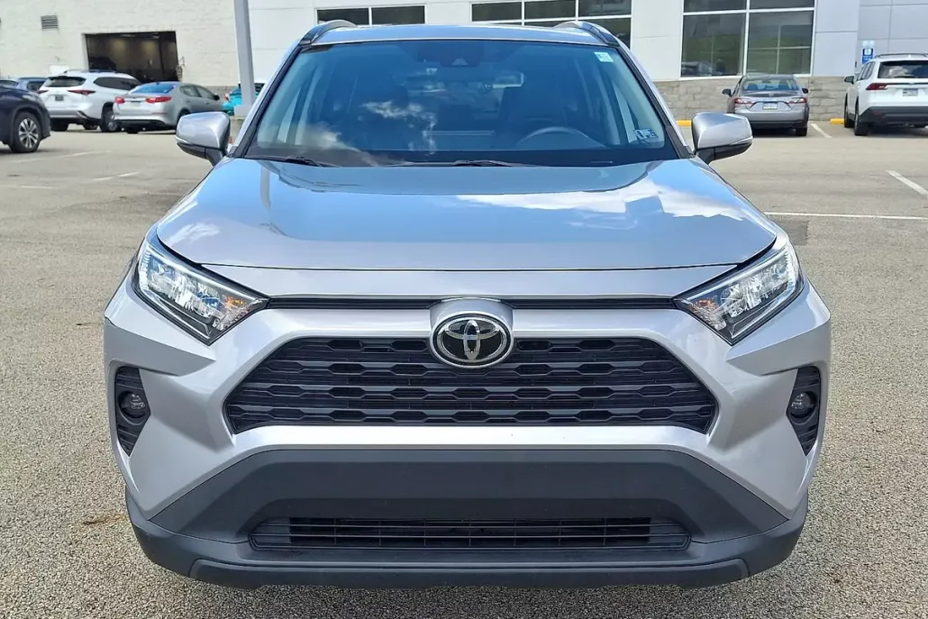 2021 Toyota RAV4 XLE Premium photo 1