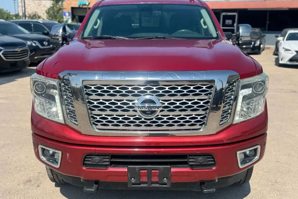 2016 Nissan Titan Crew Cab Platinum Reserve photo 1