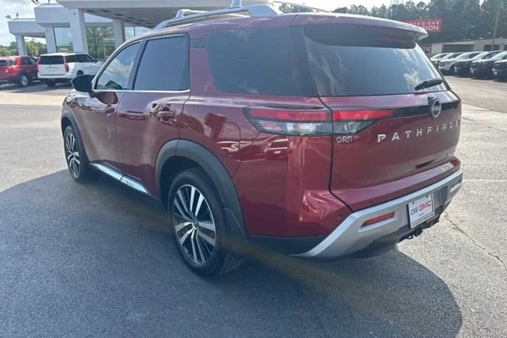 2024 Nissan Pathfinder Platinum photo 1