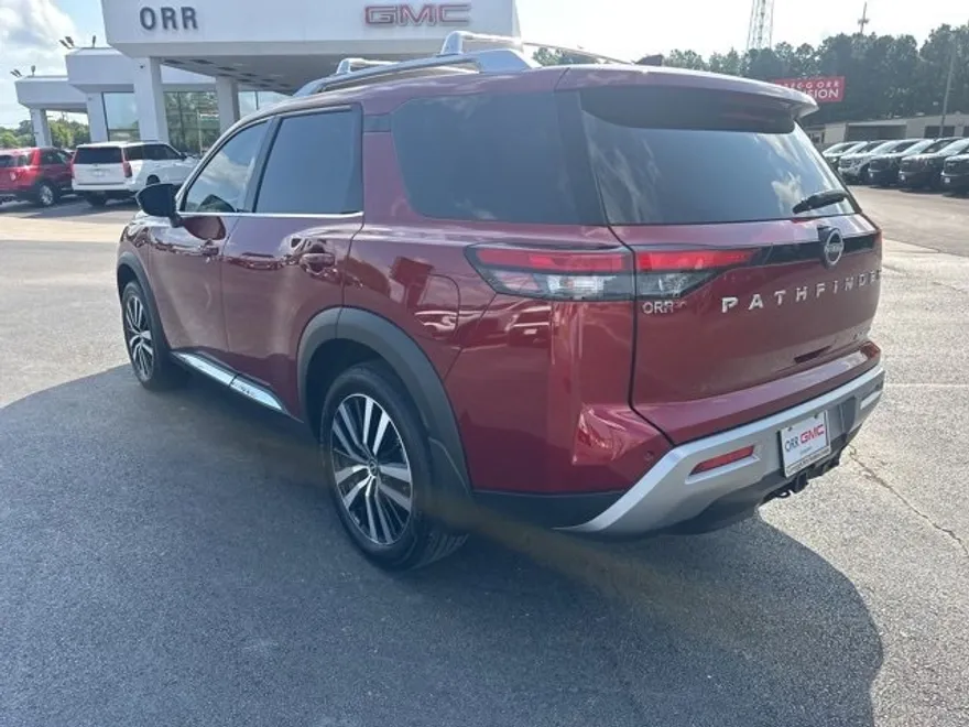 2024 Nissan Pathfinder Platinum photo 1