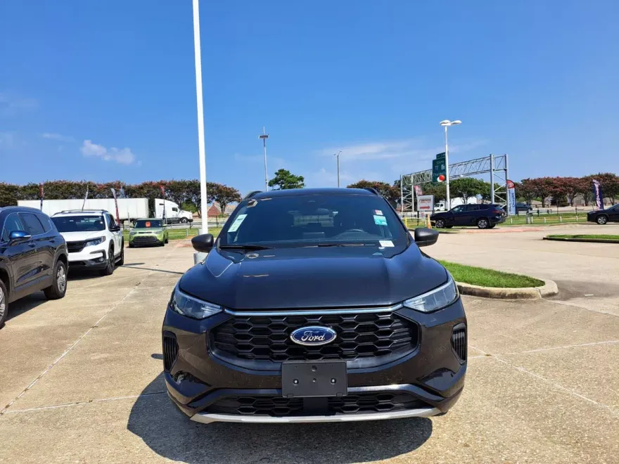 2024 Ford Escape ST-Line photo 1