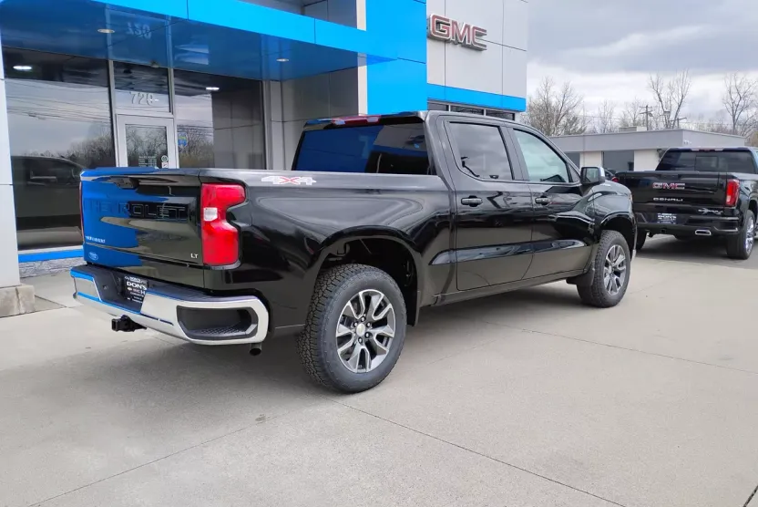 2025 Chevrolet Silverado 1500 LT photo 1
