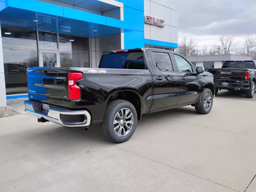 2025 Chevrolet Silverado 1500 LT photo 1
