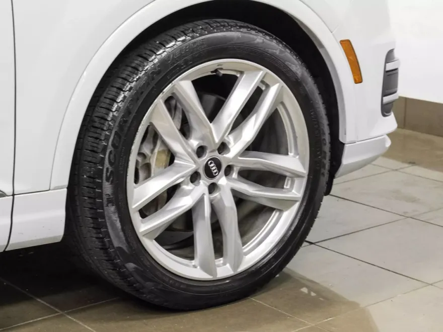 2017 Audi Q7 3.0T Prestige photo 2