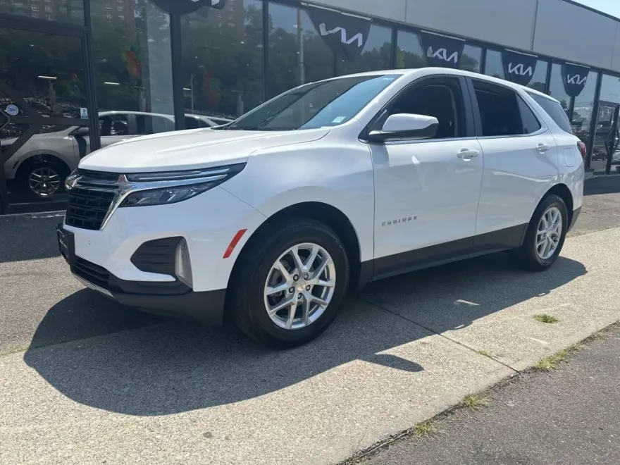 2023 Chevrolet Equinox LT photo 1