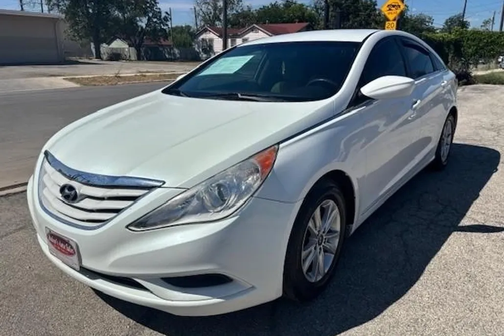 2011 Hyundai Sonata GLS photo 1