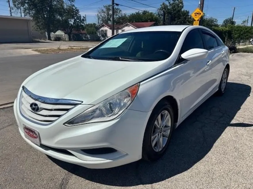 2011 Hyundai Sonata GLS photo 1