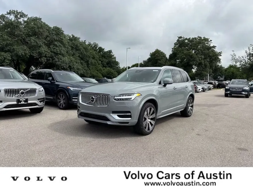 2025 Volvo XC90 Core T8 AWD photo 1