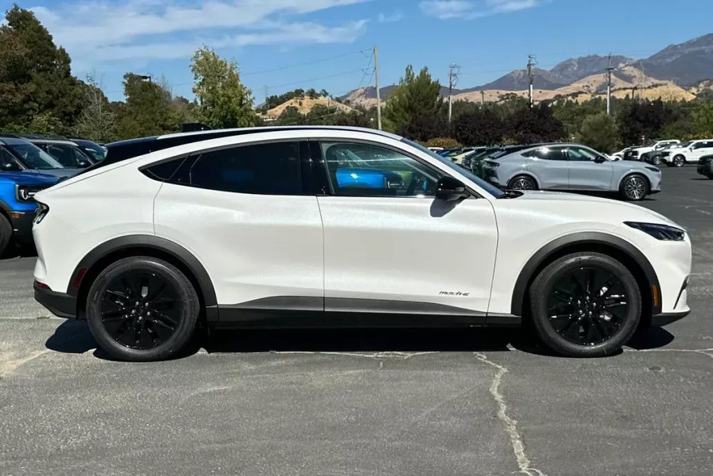 2025 Ford Mustang Mach-E Select photo 1