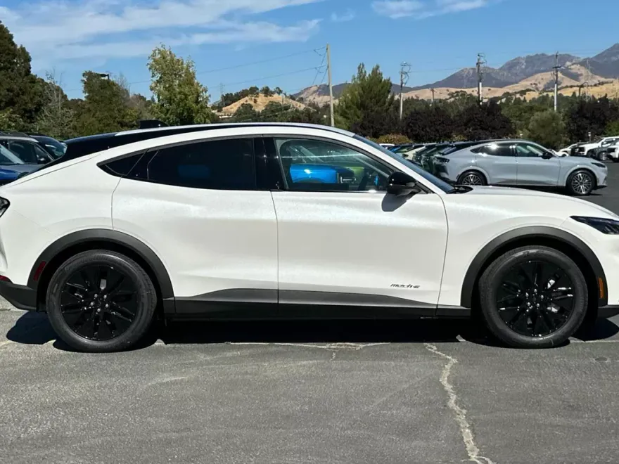 2025 Ford Mustang Mach-E Select photo 1