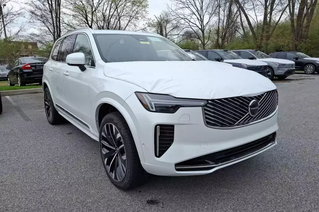 2025 Volvo XC90 T8 photo 1