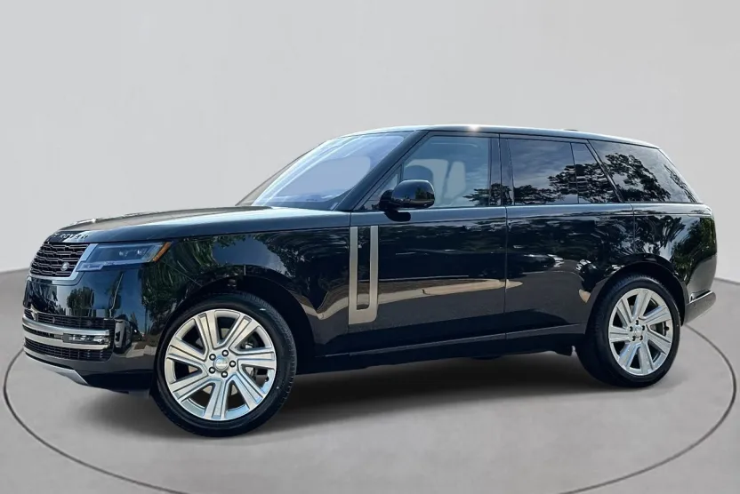 2023 Land Rover Range Rover SE photo 1