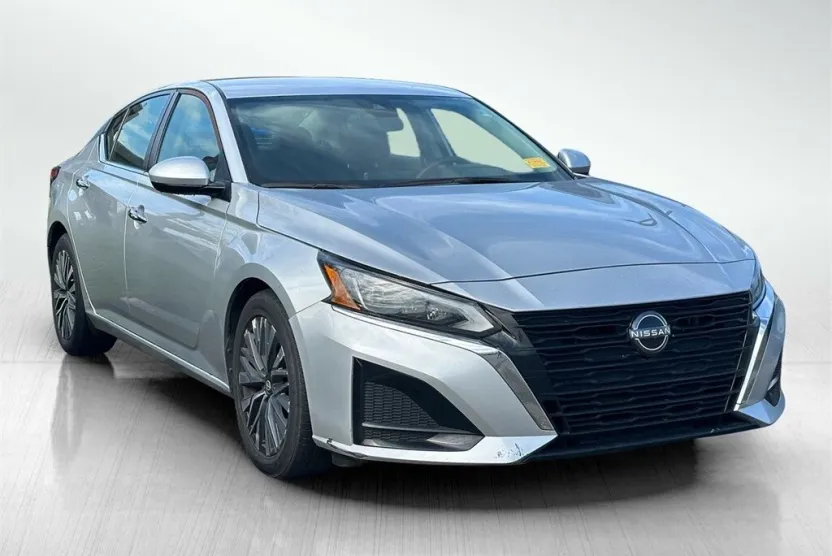 2023 Nissan Altima 2.5 SV photo 1