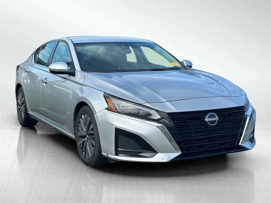 2023 Nissan Altima 2.5 SV photo 1