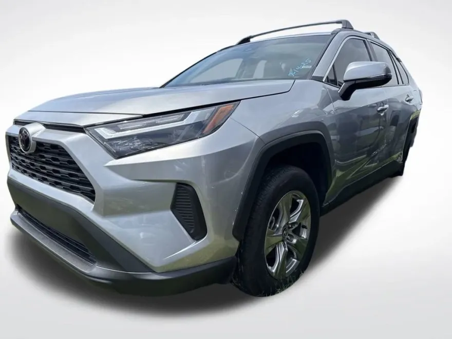 2024 Toyota RAV4 XLE photo 1