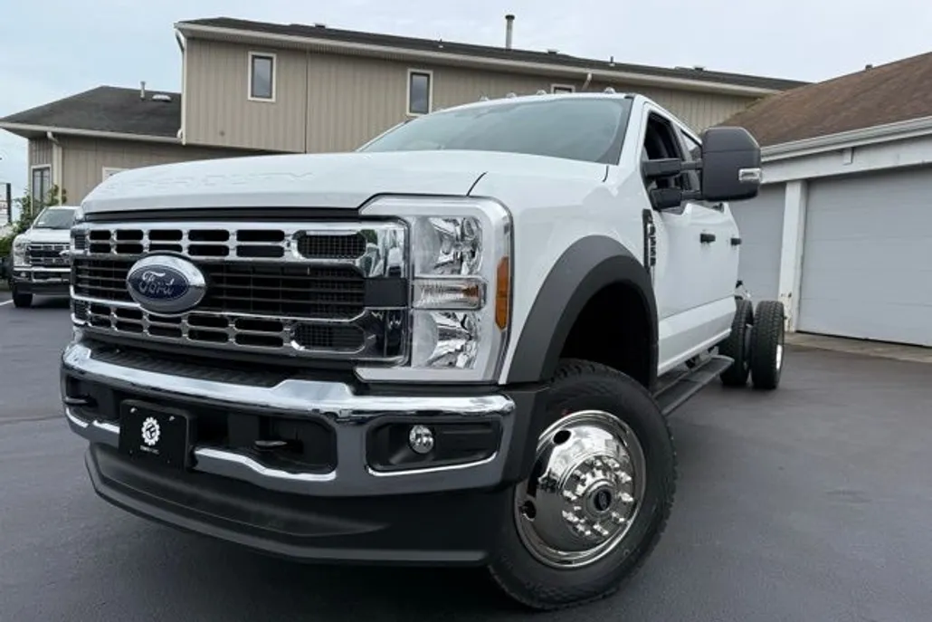 2025 Ford F-550 photo 1