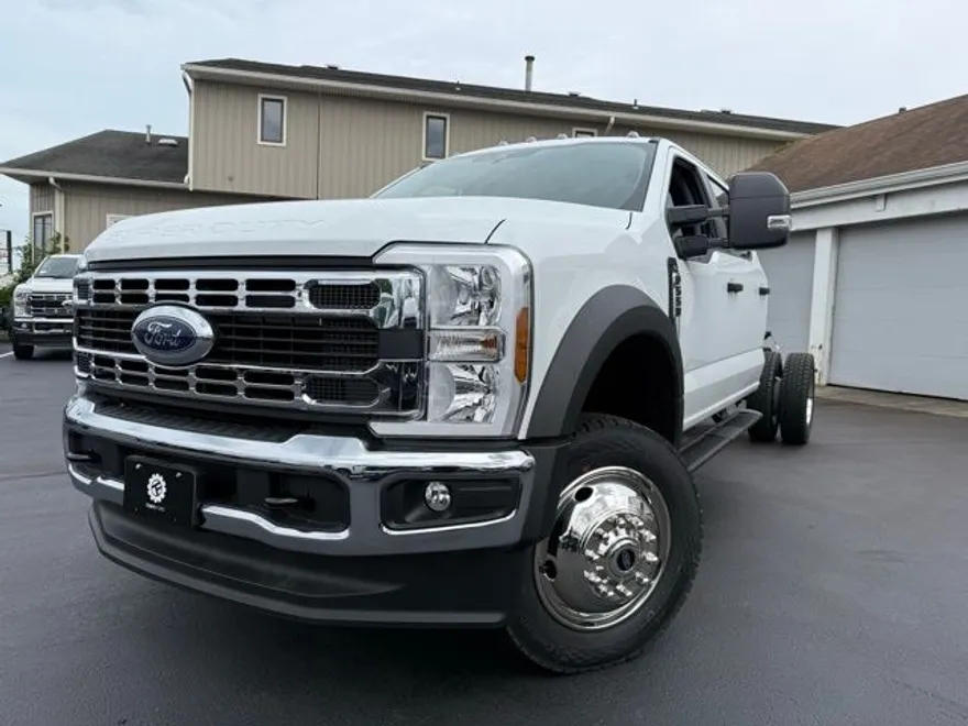 2025 Ford F-550 photo 1