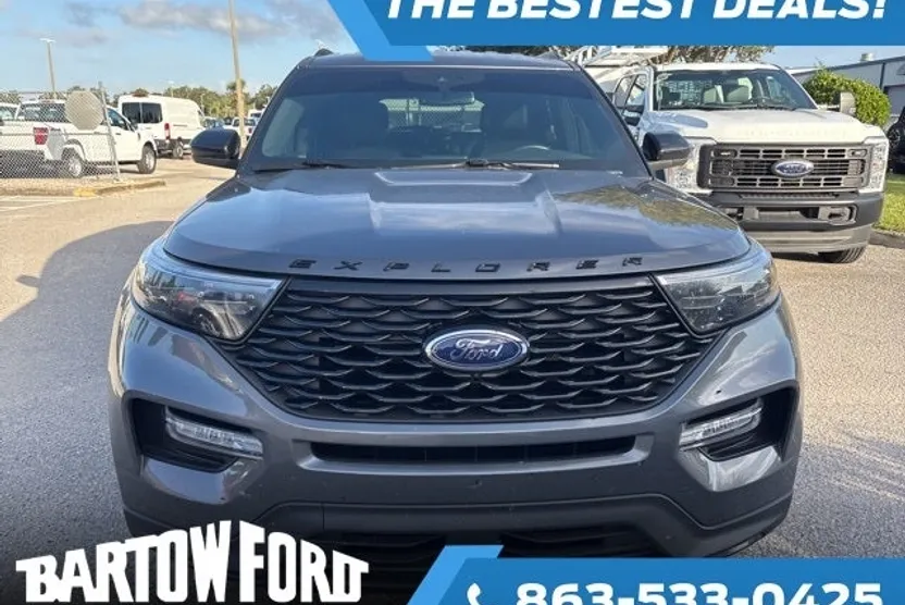 2023 Ford Explorer ST-Line photo 1