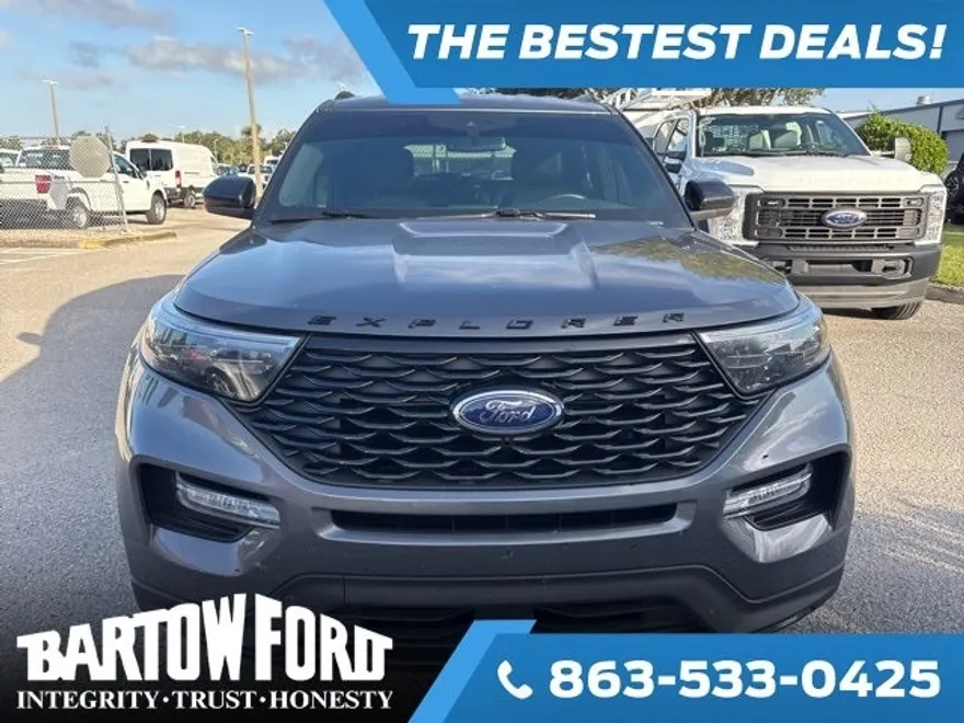 2023 Ford Explorer ST-Line photo 1