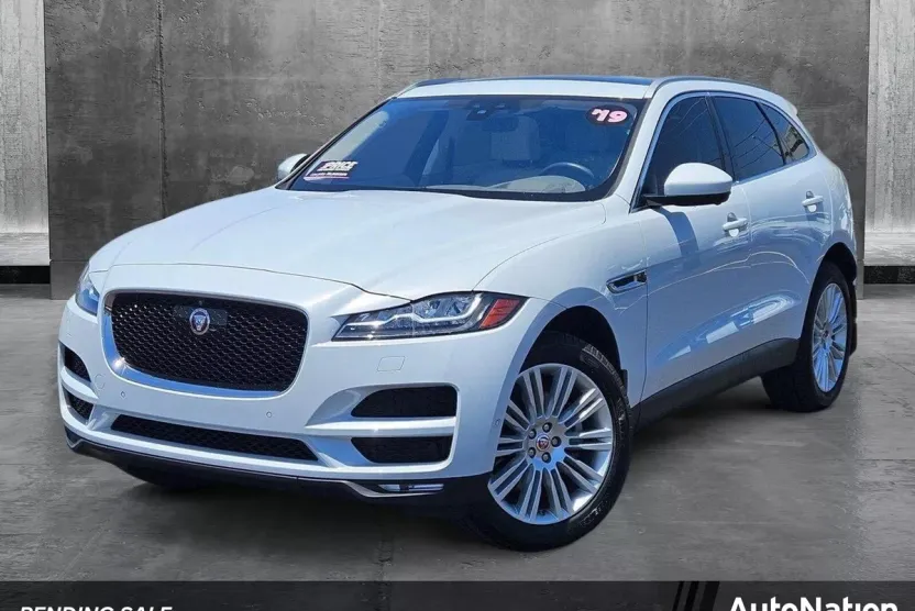 2019 Jaguar F-PACE Portfolio Edition photo 1