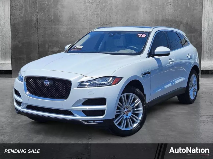 2019 Jaguar F-PACE Portfolio Edition photo 1