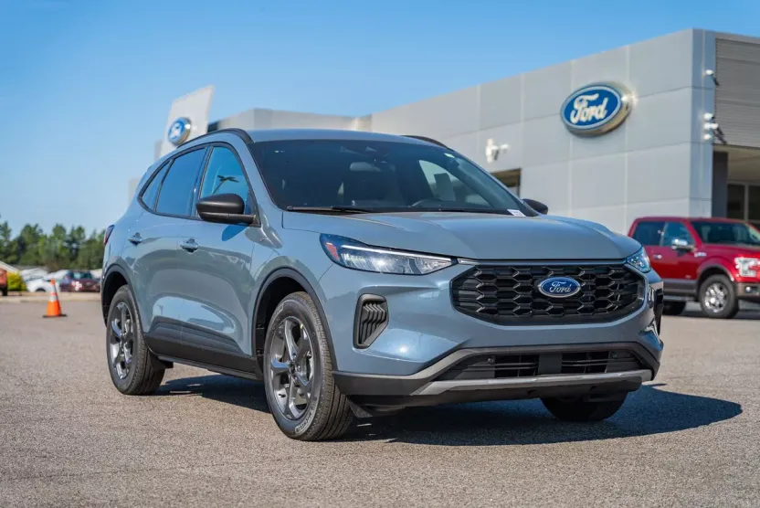 2025 Ford Escape ST-Line photo 1