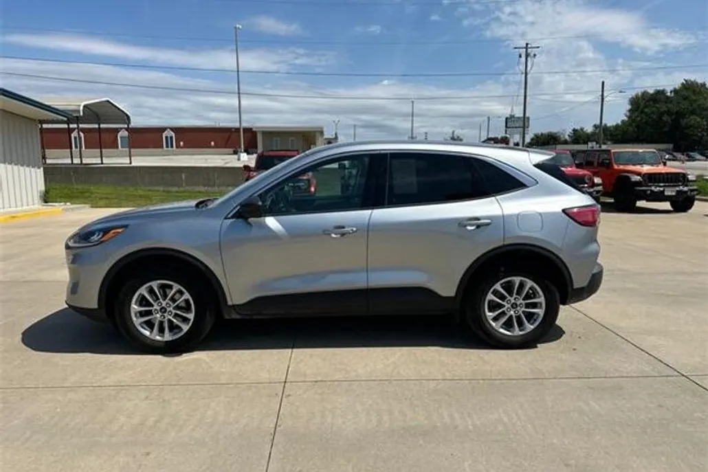 2022 Ford Escape SE photo 1