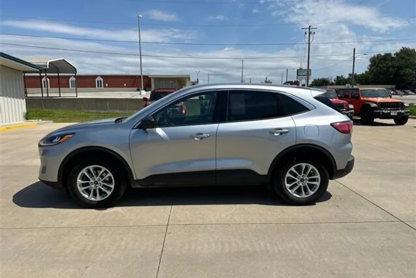 2022 Ford Escape SE photo 1